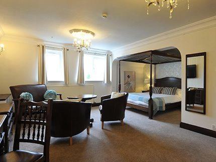 The New Inn Heckfield Room photo